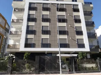 Fully furnished Konyaalti apartment within gated complex